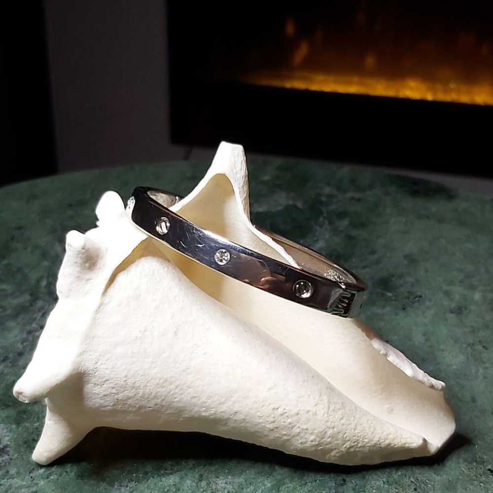 Silver colored bracelet